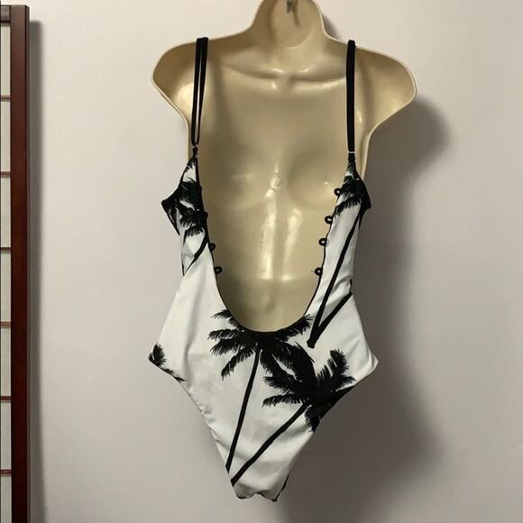 NWT CUPSHE BLACK & WHITE SWIMSUIT SIZE‎ S - Picture 2 of 6